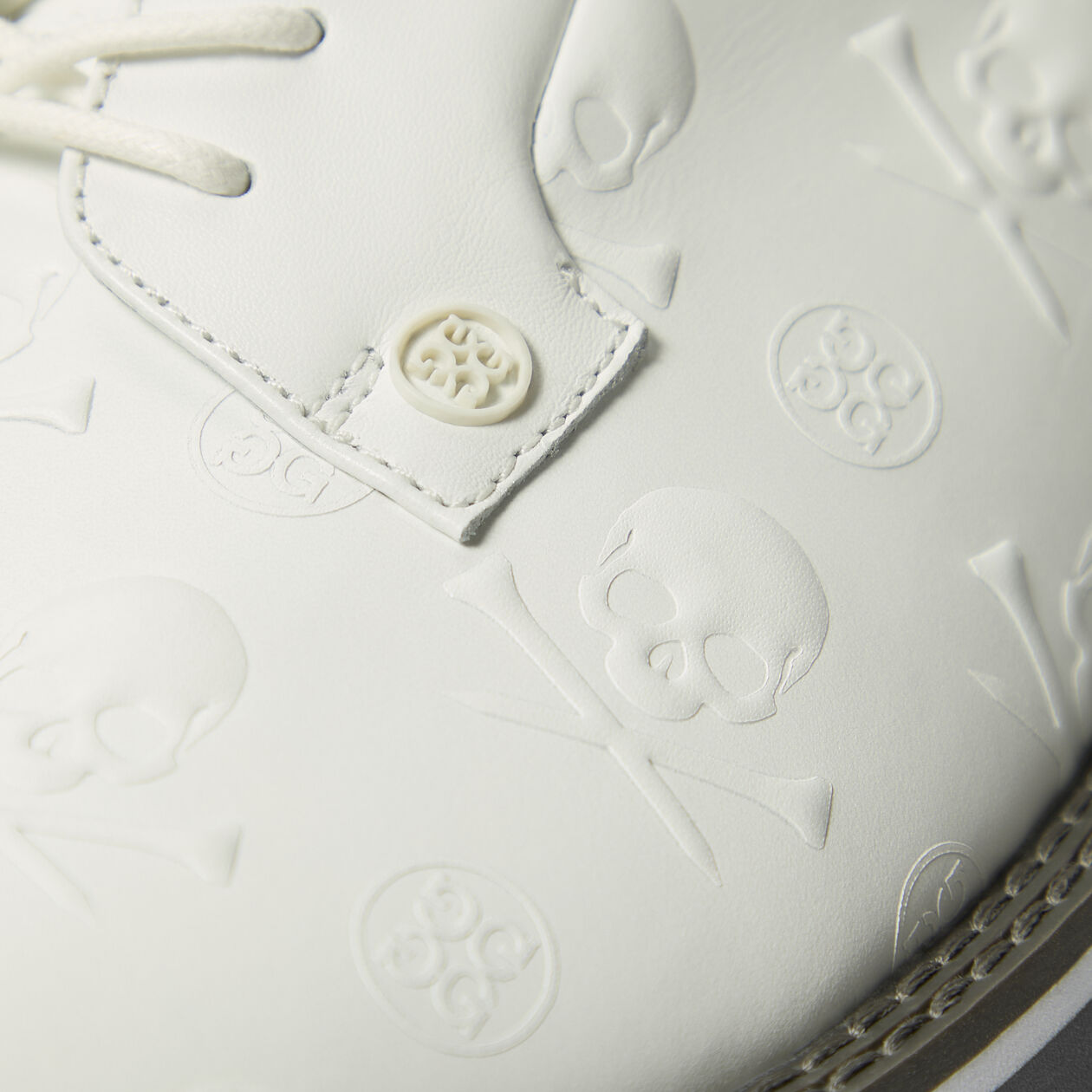 2025 G/Fore Men's Gallivanter Embossed Skull & Tees Leather Golf Shoes: Snow/Charcoal